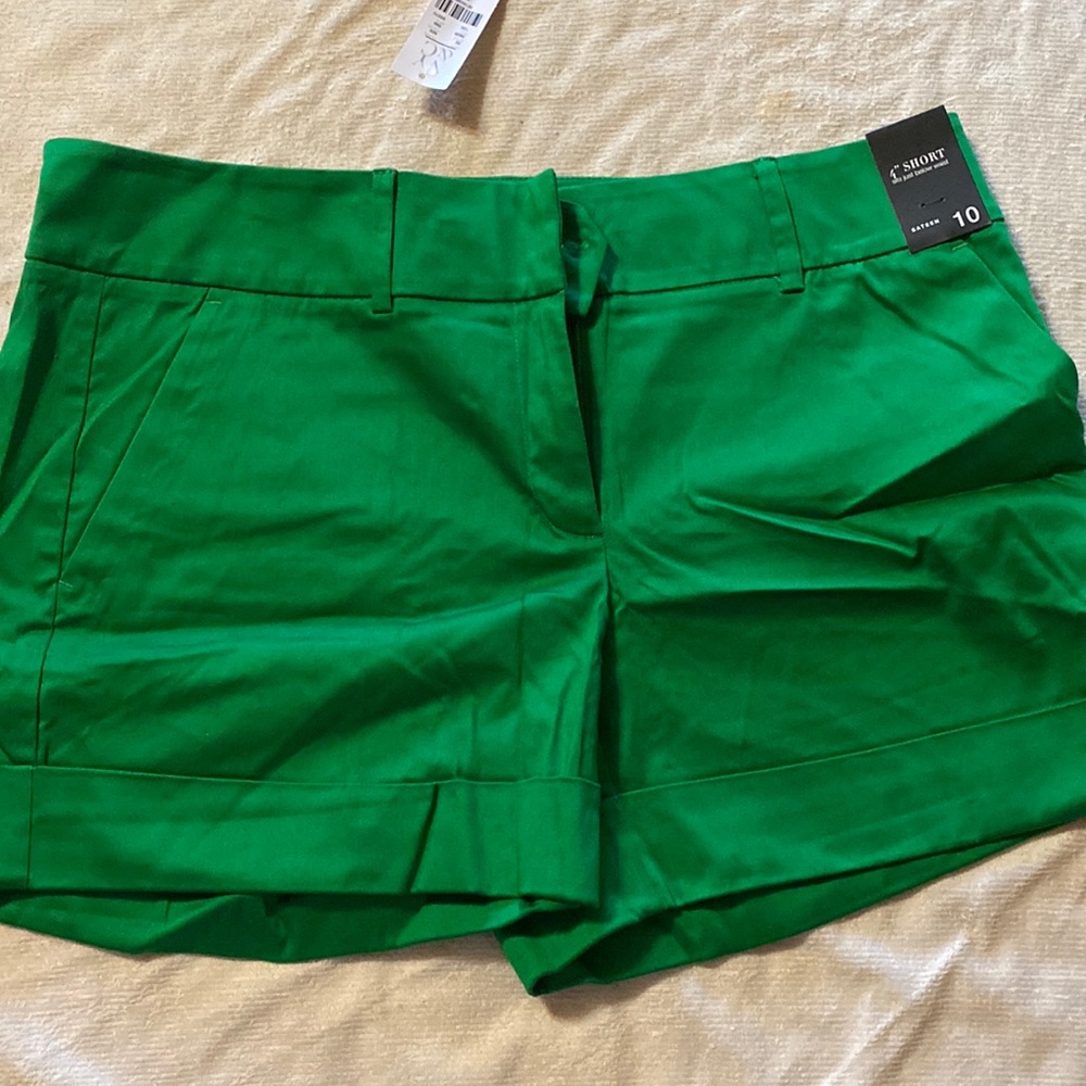 Green - Size 10 - 4” Short - New York & Company
